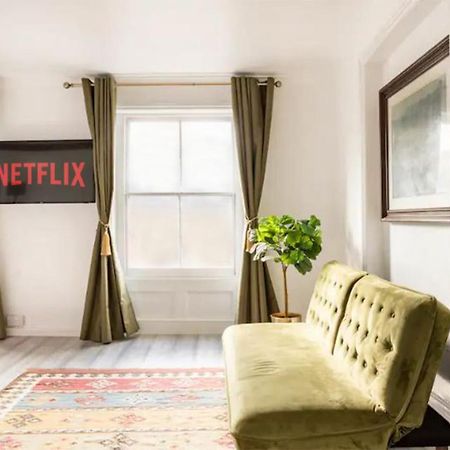 Victorian Style Apartment W/ Four-Poster Bed In Camden Town London Kültér fotó